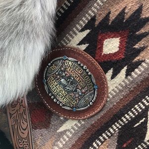 Saddle blanket purse with buckle holder